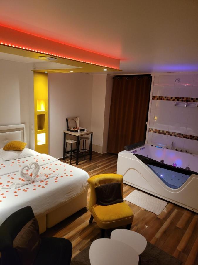 Spa Celyna Appartement Avec Jacuzzi Privatif Lyon Exteriör bild